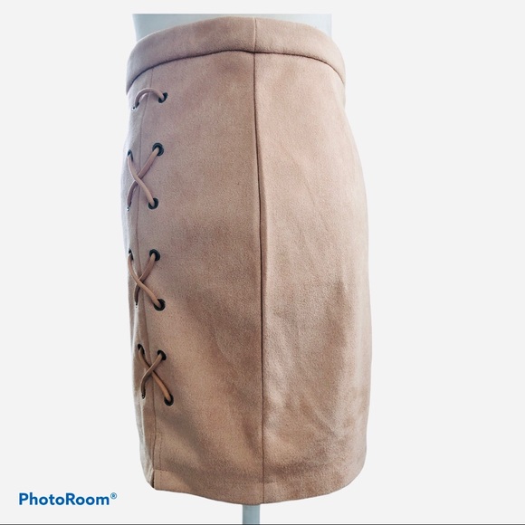 $5 SAlE Haute Rouge Faux Suede Micro Fiber Mini Skirt Sz 2 - Picture 7 of 8